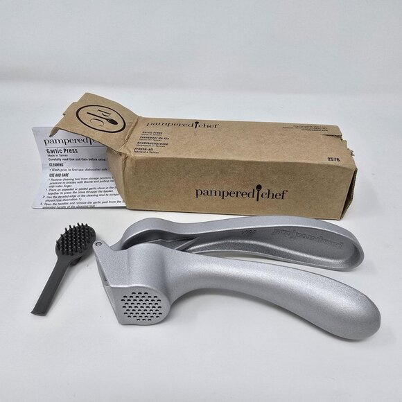 Pampered Chef Garlic Press #2576 With Cleaning Tool - Picture 5 of 5